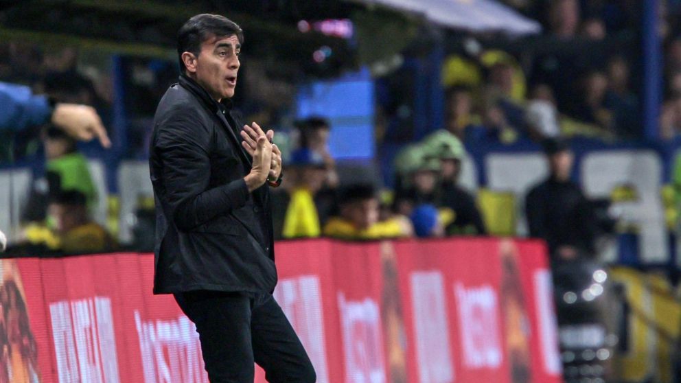 Gustavo Quinteros le mandó una señal a Riquelme en medio de los rumores que lo vinculan a Boca