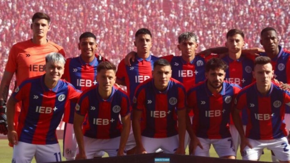 Llegó a San Lorenzo por la puerta de atrás, se ganó el corazón de los hinchas y lo quieren vender para tapar el desastre