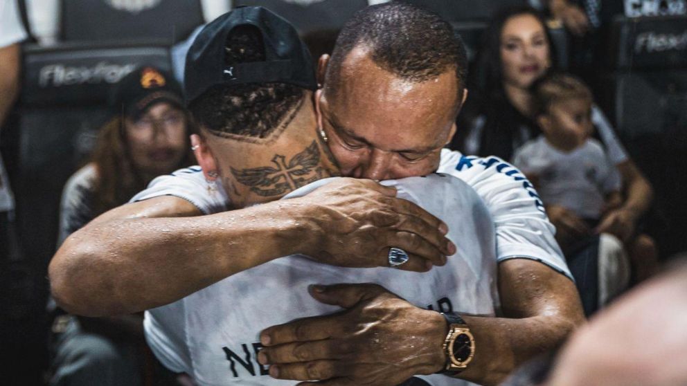 El padre de Neymar está obsesionado con un DT argentino para que llegue a Santos