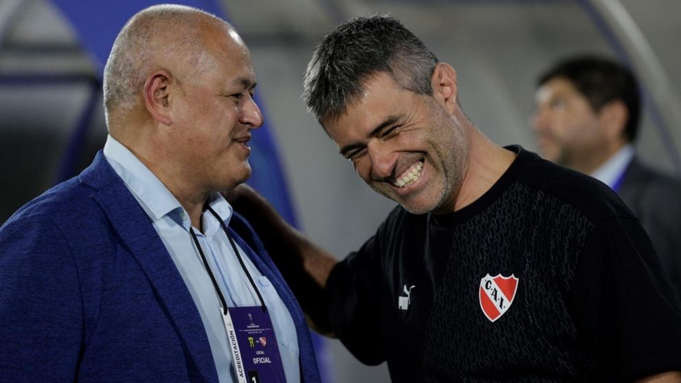 El DT de Guaraní contradijo a Vaccari tras la victoria ante Independiente y lo trató de inexperto: "Era analista de videos..."