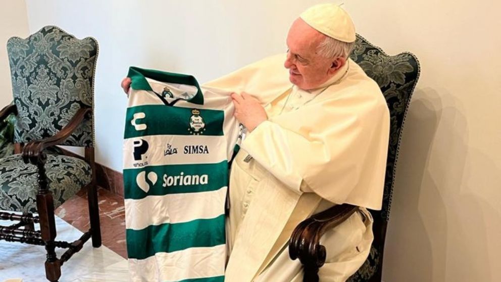 La muerte del Papa Francisco desató una guerra entre las barras de Celtic y Rangers