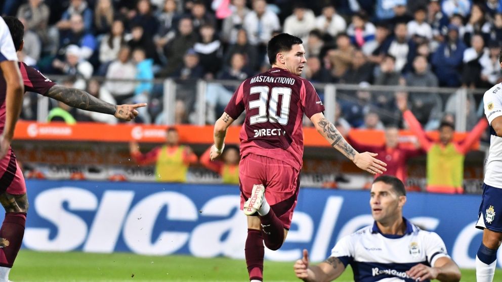 Atento River: Manchester United busca robarse a Franco Mastantuono