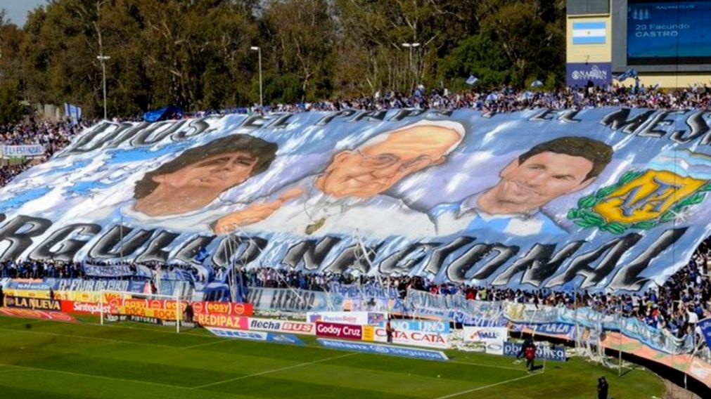 La historia oculta detr�s del enorme tel�n de la barra de Godoy Cruz que homenajea al Papa Francisco