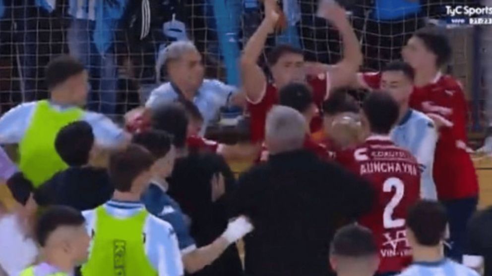 Escándalo en el clásico de Avellaneda en futsal: empujones, patadas y un final picante