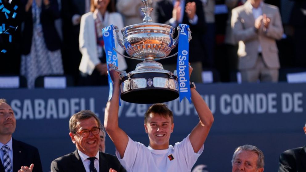 Holger Rune termin� con la racha de Carlos Alcaraz y se consagr� campe�n del ATP 500 de Barcelona