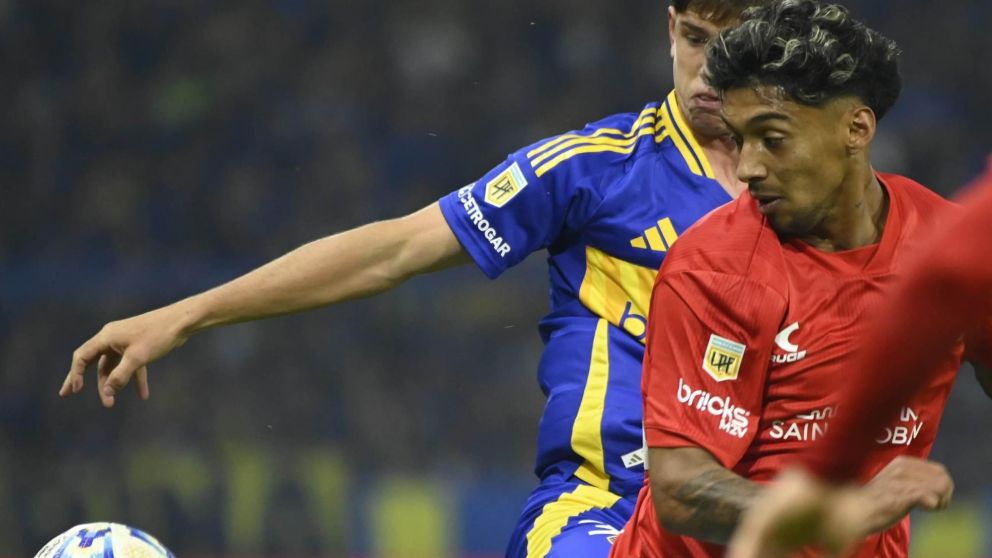 Cristian Medina volvió a la cancha de Boca y los hinchas no lo perdonaron: "El que no salta..."