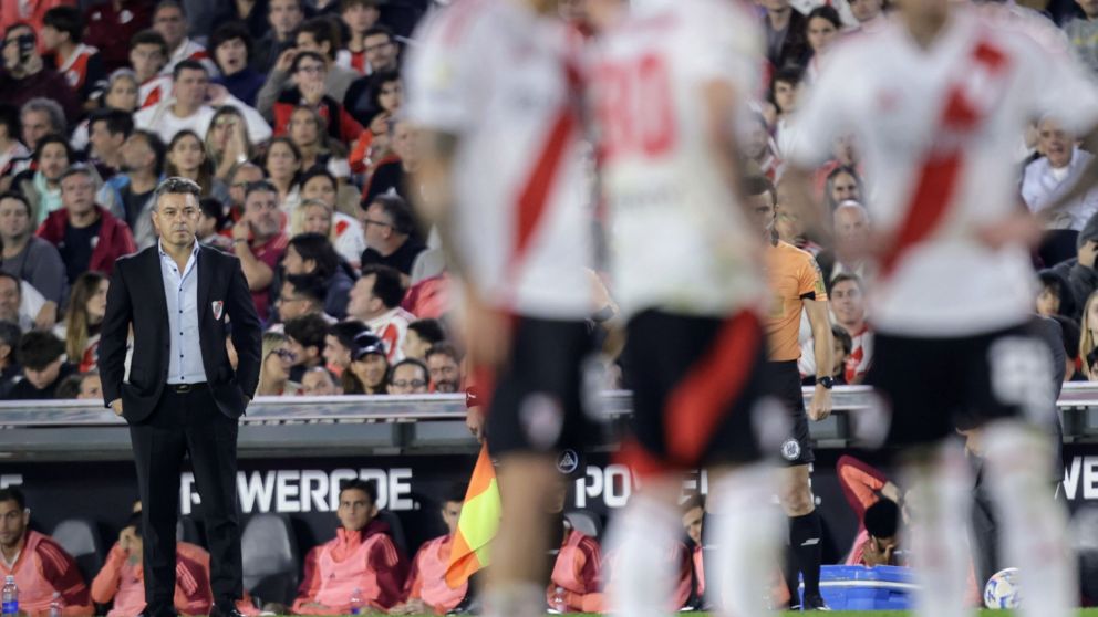 River no pudo con Talleres y se fue repudiado por su gente