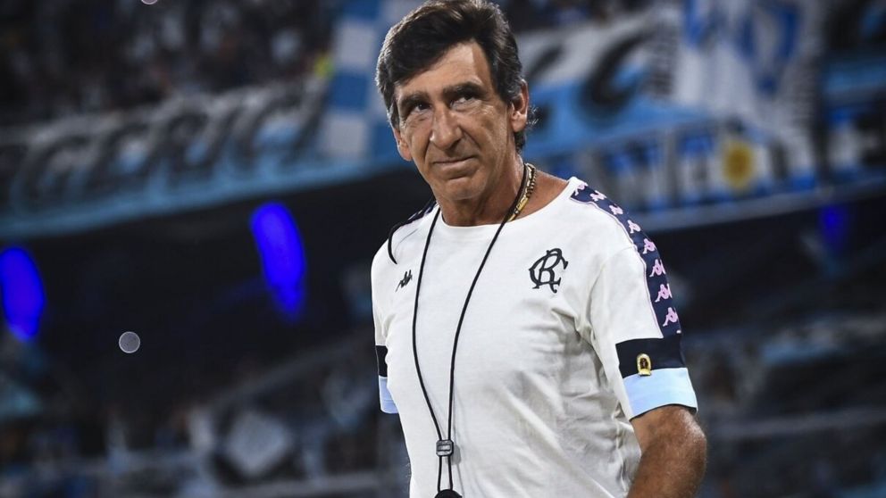 Santos quiere a un jugador que ama la gente de Racing por su entrega y que es clave para Gustavo Costas