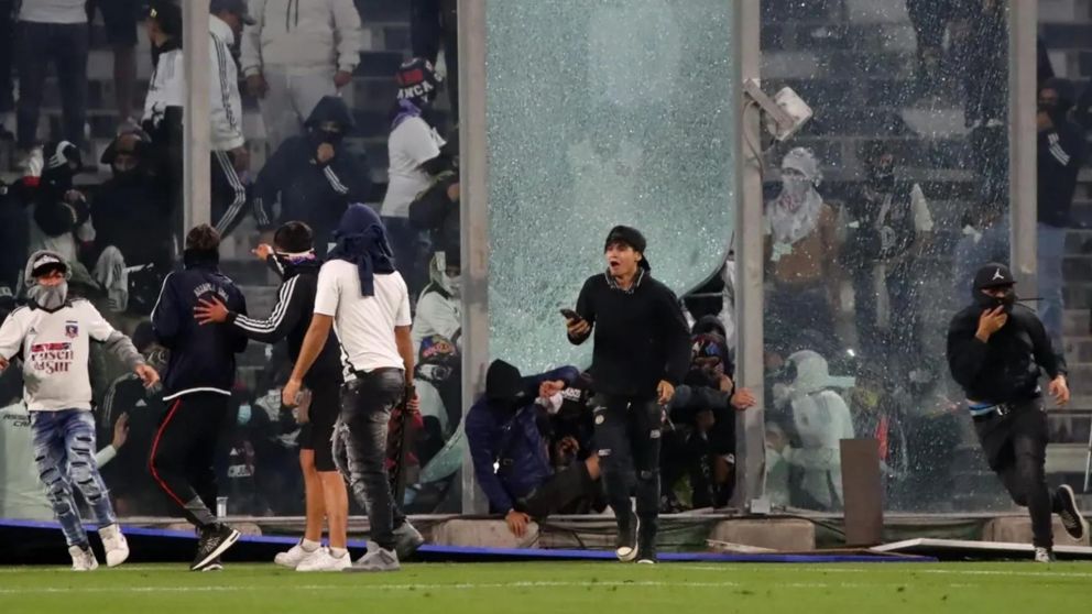 Se suspendió el clásico entre Universidad de Chile y Colo Colo luego de la violencia en la Copa Libertadores