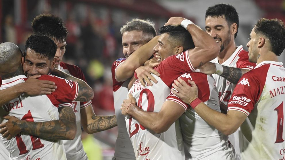 Hurac�n brill�, liquid� a Racing de Montevideo y se mantiene firme en la Copa Sudamericana