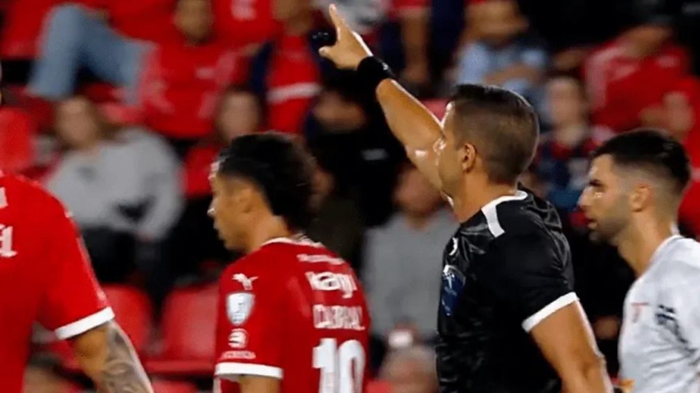 La regla de los ocho segundos debutó en el triunfo de Independiente frente a Boston River por la Copa Sudamericana