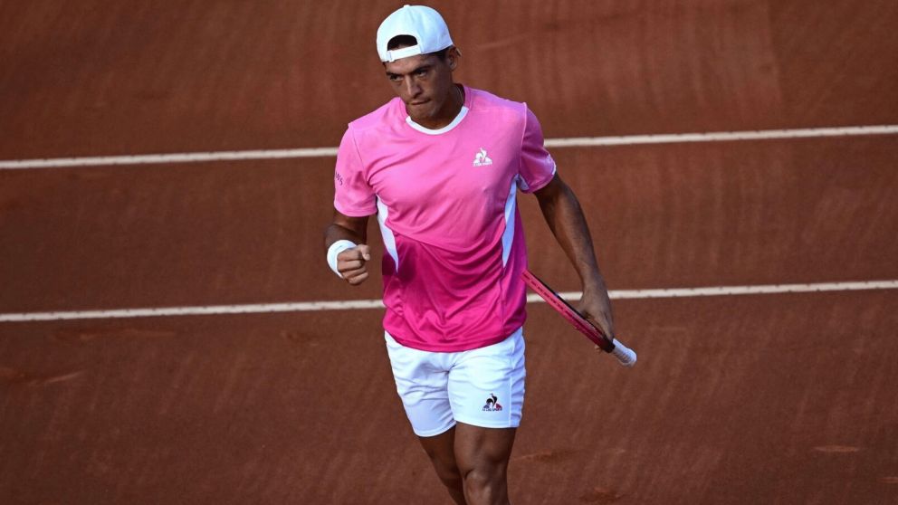 Sebastián Báez arrasó con Marton Fucsovics y se metió en la final del ATP 250 de Bucarest