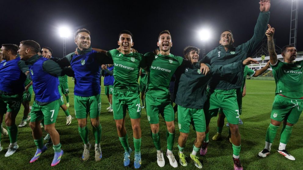 Banfield aguant� con uno menos y se llev� un triunfazo ante Villa Mitre por la Copa Argentina
