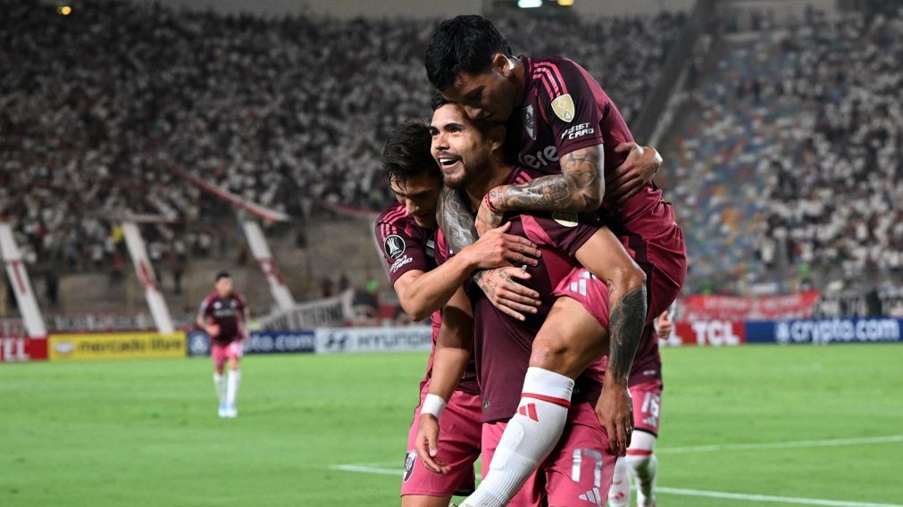River gan� un partido chivo ante Universitario de Per� y cumpli� en su debut en la Copa Libertadores