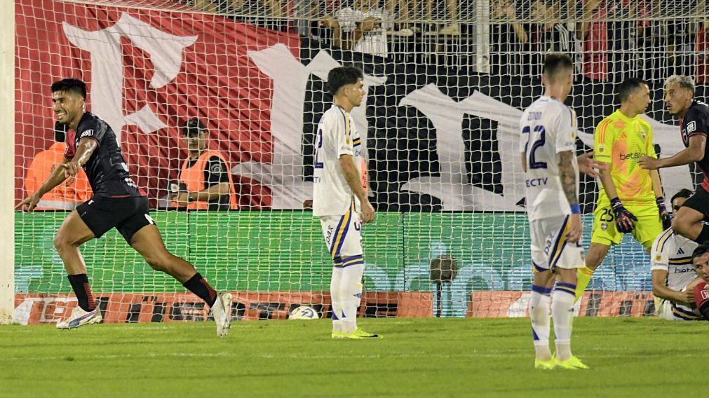Boca jugó un partido para el olvido, erró un penal y sufrió una dura derrota ante Newell's