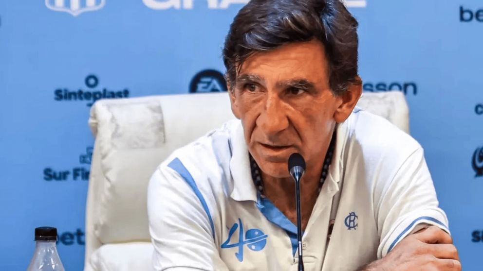 Gustavo Costas atacó a los hinchas de Racing, se arrepintió con mucho dolor y les pidió disculpas