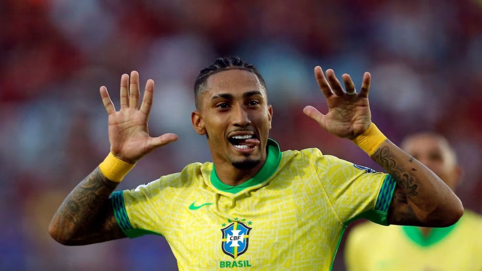 Raphinha asegur� que Brasil le va a dar una paliza a Argentina y encendi� la pol�mica: "Que se jodan"