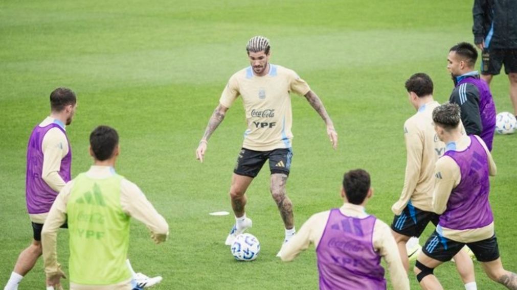 Sin Lionel Messi y con muchas bajas, cómo podría formar la Selección Argentina para el clásico con Uruguay