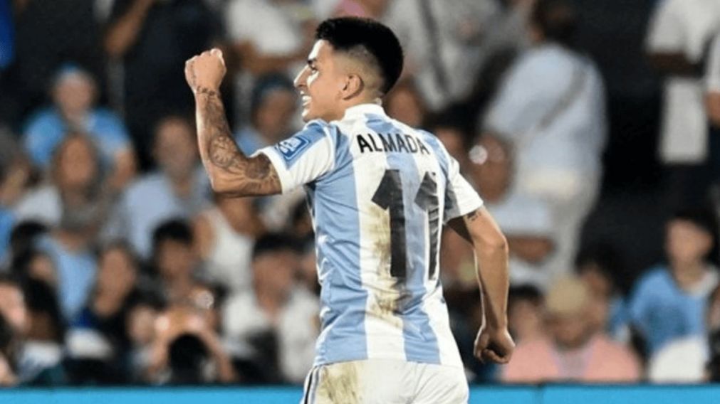La Selección Argentina hizo lo que quiso con Uruguay y le ganó en el Centenario con un golazo de Thiago Almada