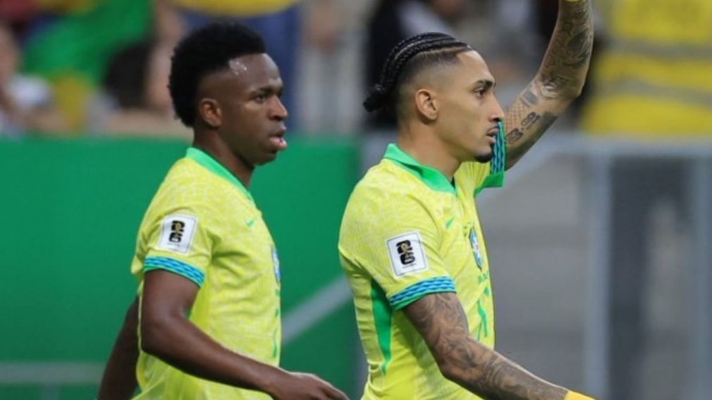 Brasil, en tiempo de descuento, quebró a Colombia y se colocó como escolta de la Selección Argentina