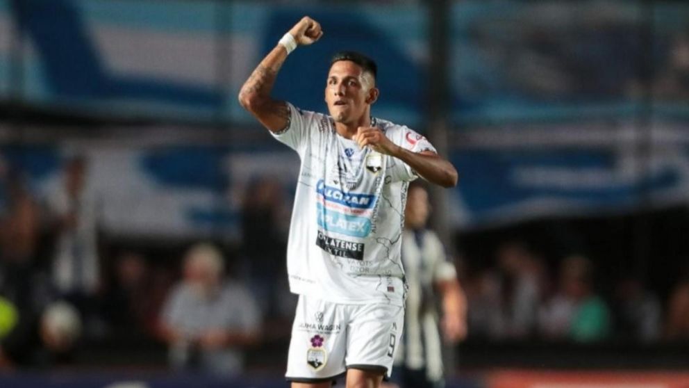 La emoción de Jonathan Herrera tras la victoria de Deportivo Armenio ante Talleres por Copa Argentina