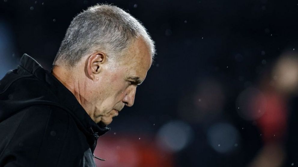 Bielsa generó revuelo en Uruguay con una inusual decisión para los partidos ante la Selección Argentina y Bolivia