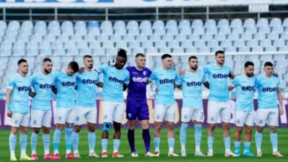 Hicieron minuto de silencio por un jugador que estaba vivo y de fiesta