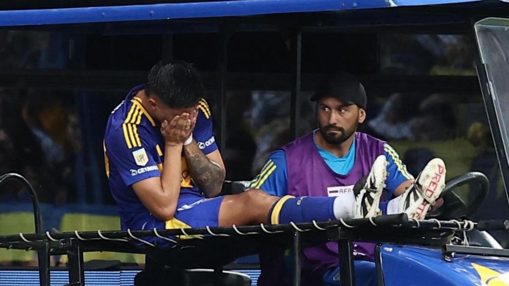 Williams Alarcón sufrió un escalofriante lesión y se fue llorando de la cancha de Boca