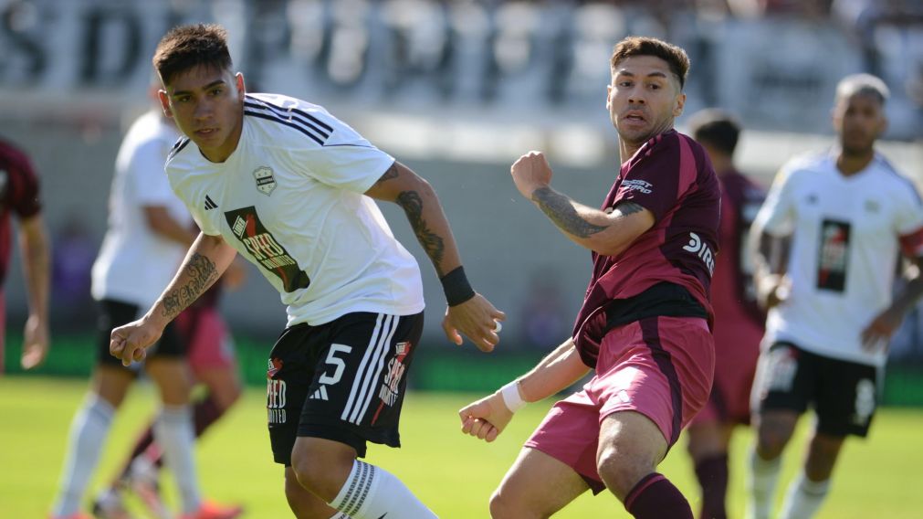 River no tuvo efectividad y lo pagó caro: un pobre empate ante Riestra en una cancha imposible