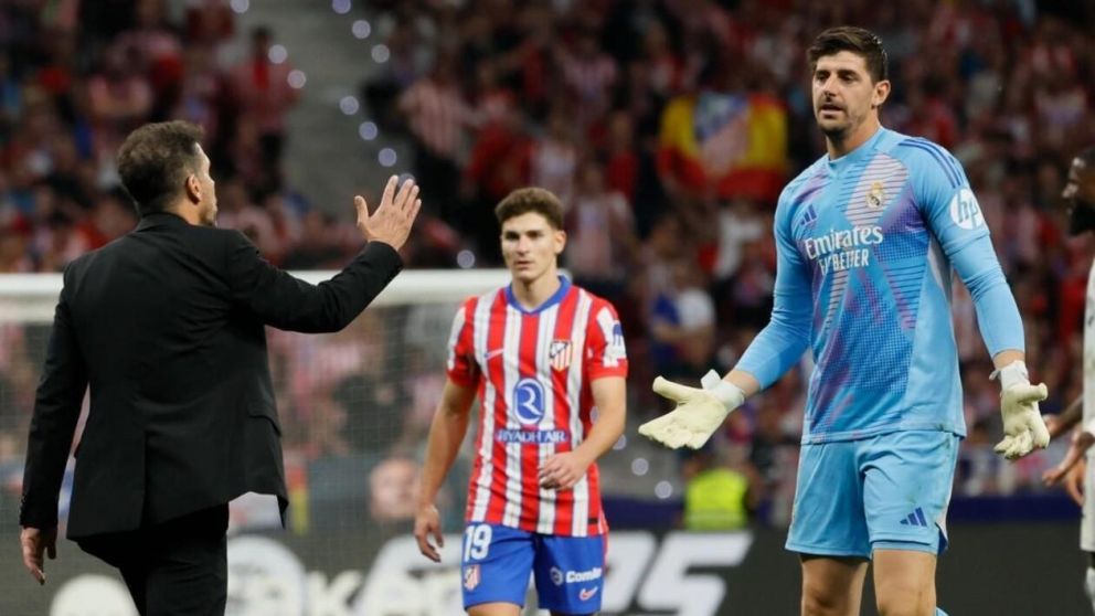 Courtois destrozó a Simeone y al Atlético Madrid tras el polémico penal que le anularon a Julián Álvarez: "Siempre lloran"