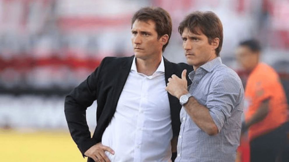 Guillermo Barros Schelotto está en el radar de Vélez para reemplazar a Sebastián Domínguez: los detalles