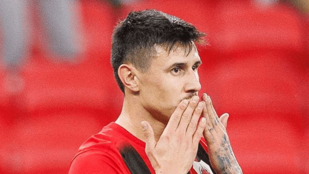 Adam Bareiro se la entregó a un dirigente de River