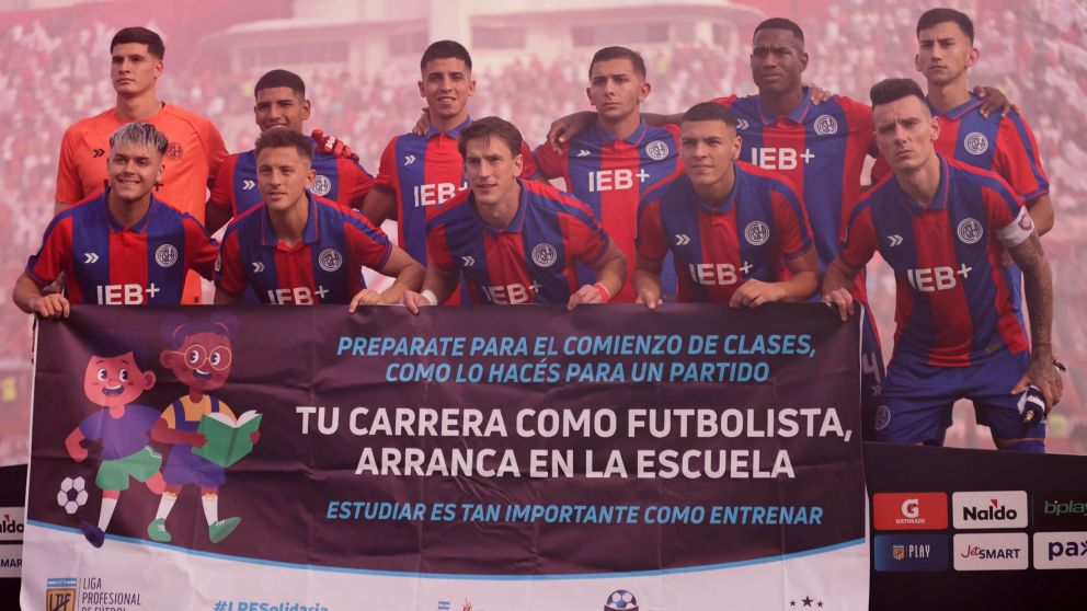 Hinchas de San Lorenzo lo quieren y para Miguel Russo es titular indiscutido, pero el presidente Moretti le puso el cartel de venta