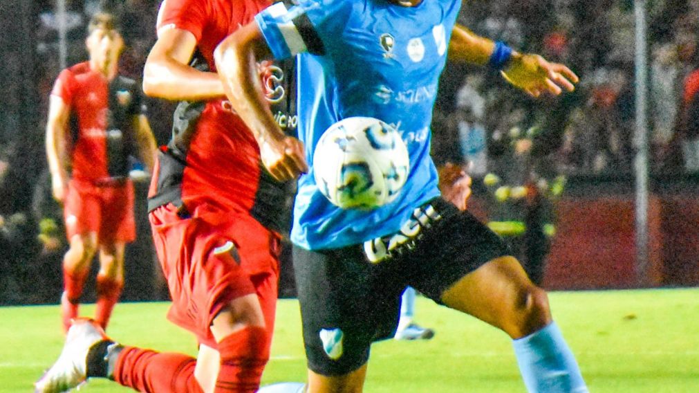 SEGURIDAD. EL VOLANTE, EN CADA PRESENTACI�N, ES CLAVE POR SU FIRMEZA EN LA MITAD DE CANCHA.