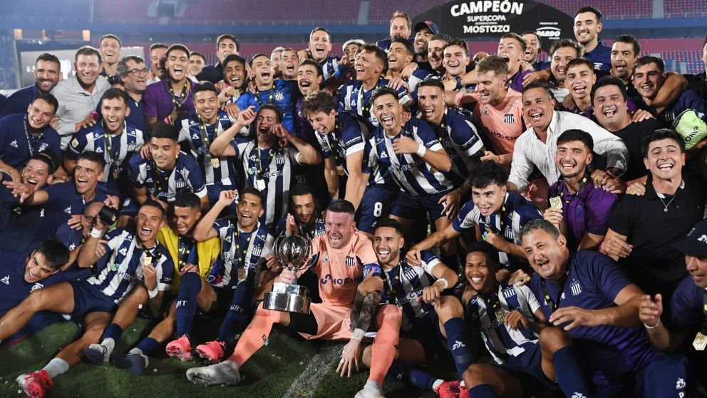Talleres de Córdoba le ganó a River por penales y se quedó con la Supercopa Internacional en una definición infartante