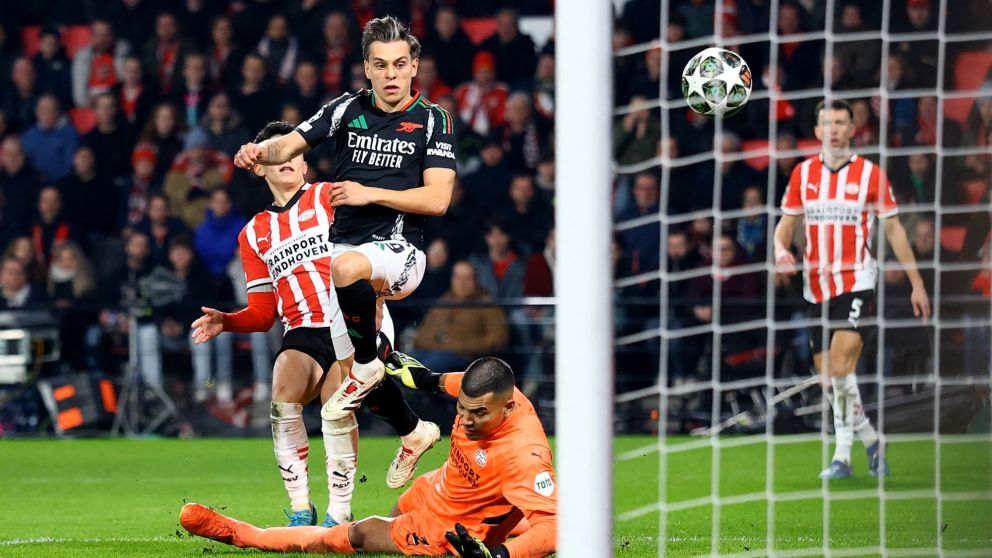 Walter Benítez vivió una pesadilla en la derrota 7-1 de PSV ante Arsenal por la Champions League