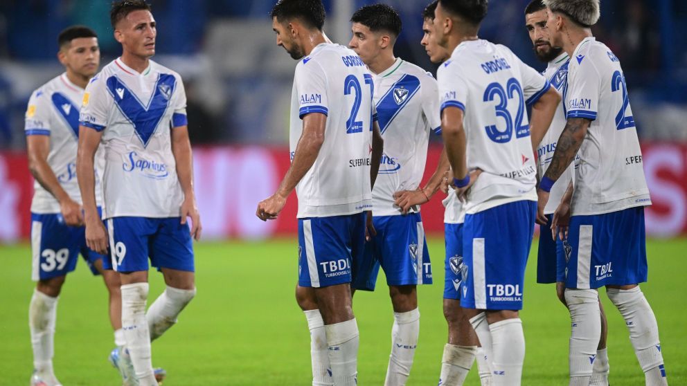 Hurac�n fue el verdugo del V�lez de Sebasti�n Dom�nguez, que renunci� como DT del Fort�n tras una p�sima campa�a