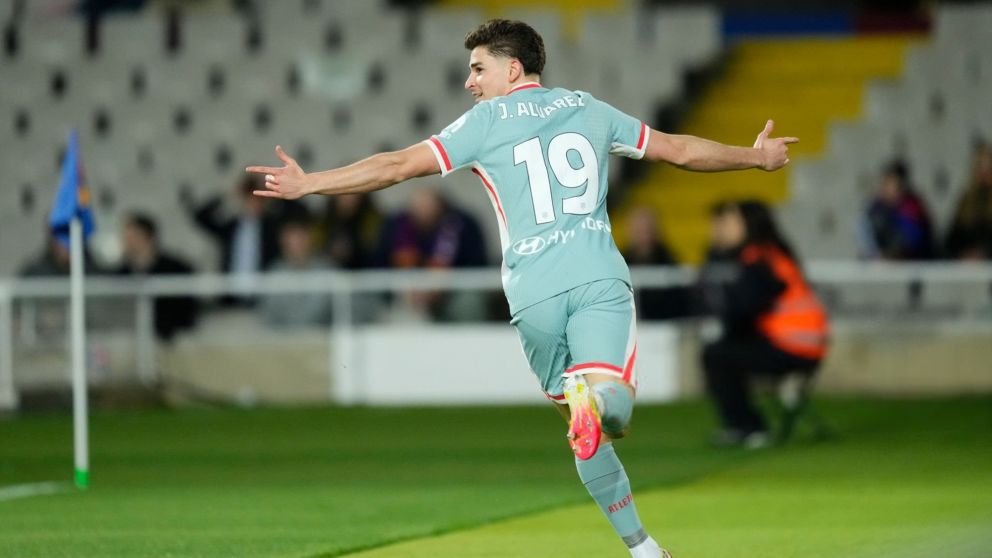 Julián Álvarez volvió a ser importante en el vibrante 4-4 entre Atlético de Madrid y Barcelona por la Copa del Rey