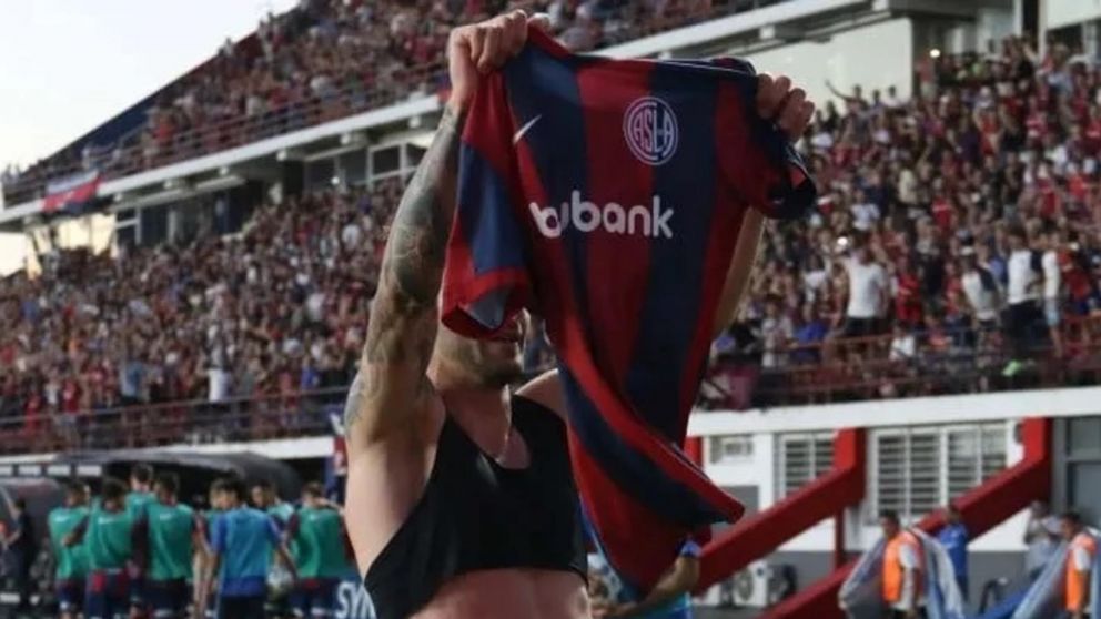 Fue capitán de San Lorenzo, jugó en Vélez, se fue a un destino exótico y Miguel Ángel Russo lo quiere de vuelta