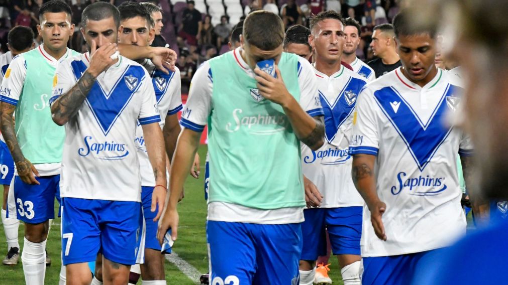 Vélez sigue sin ganar y sin hacer un gol y Sebastián Domínguez resiste en su cargo: mereció perder con Lanús
