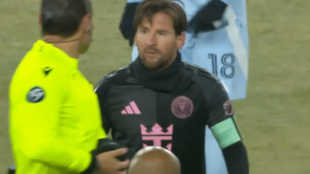 Concacaf sancionó a un árbitro por pedirle un autografo a Lionel Messi tras la victoria de Inter Miami ante Kansas City