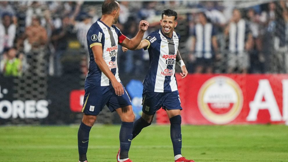 Boca tuvo un p�simo debut en la Copa Libertadores y perdi� ante un Alianza Lima que le hizo precio