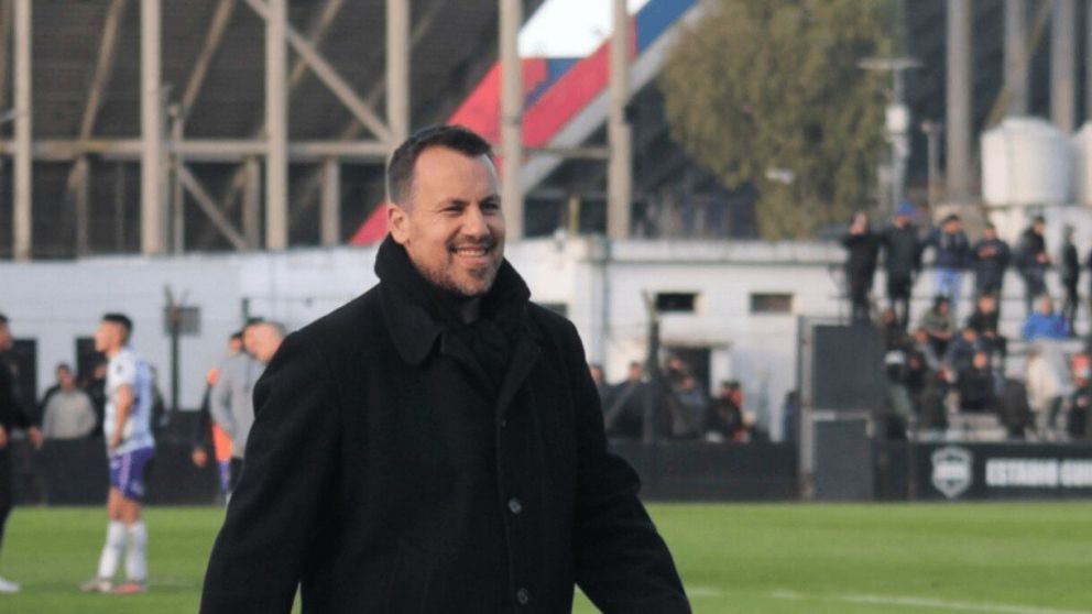 Deportivo Riestra despidió al Ogro Fabbiani que dirigirá a Newell's en reemplazo de Mariano Soso