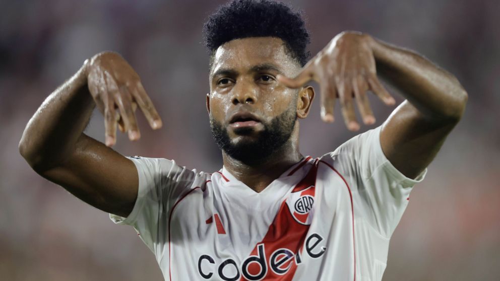 Por qué el colombiano Borja pateó el penal de River ante Lanús si Gonzalo Montiel estaba en cancha