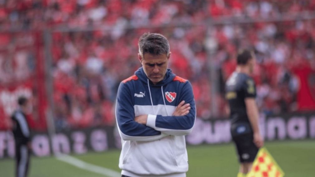 Hinchas de Independiente lo quieren como titular, Julio Vaccari lo considera indispensable y Grindetti lo quiere vender
