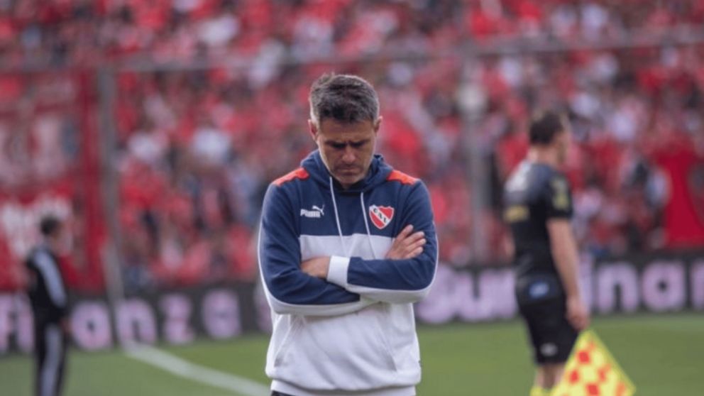 Hinchas de Independiente lo quieren como titular, Julio Vaccari lo considera indispensable y Grindetti lo quiere vender