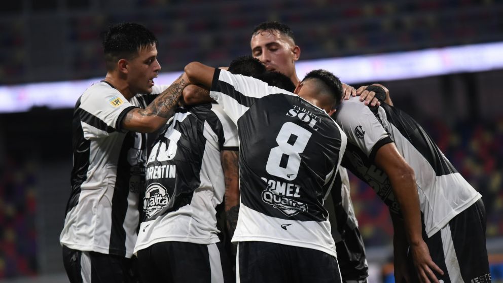 Central Córdoba de Santiago del Estero destrozó a Belgrano y le arruinó el regreso a Ricardo Zielinski