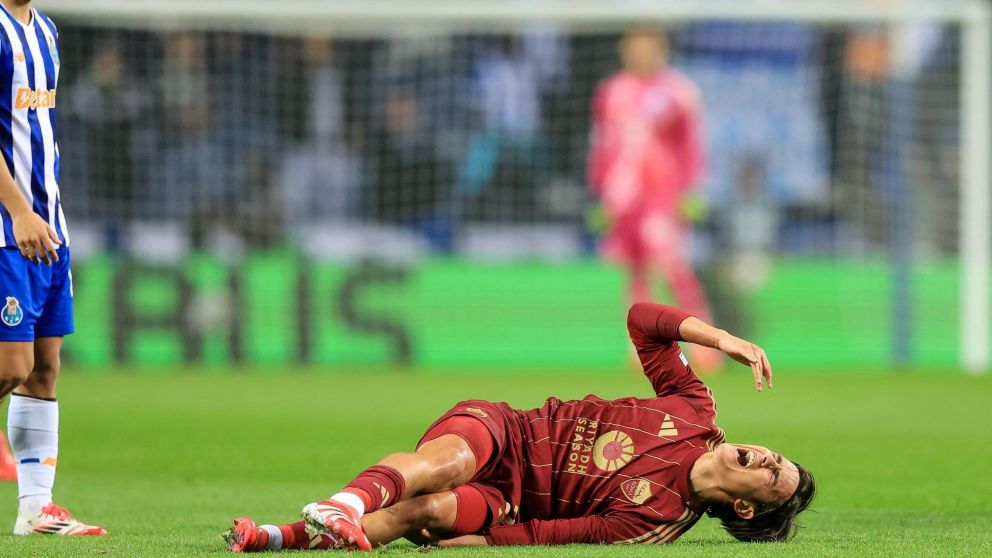 Se encienden las alarmas: Dybala se lesion� tras una fuerte patada de Alan Varela