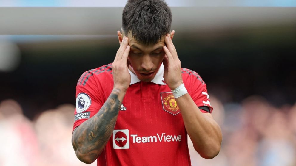 Una gloria del Manchester United destrozó a Lisandro Martínez