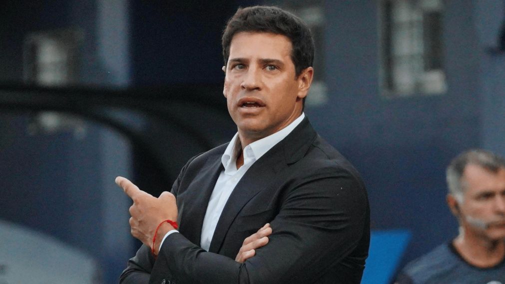 Sebastián Domínguez tendría las horas contadas en Vélez: el partido que podría definir su futuro